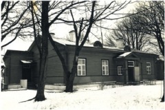 19. sajandi lõpus ehitatud Ristna tule- torni ülevaataja elamu. Lembit Sepp, 1980.